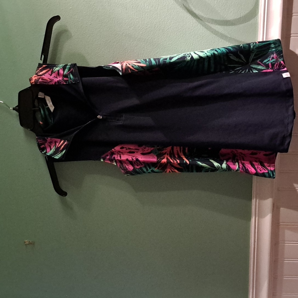 Sleeveless golf shirt